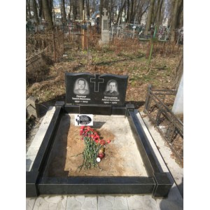 Надгробие из гранита на Лукьяновском кладбище 
