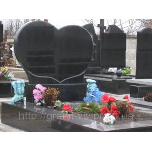 Мемориальный комплекс из гранита сердце, памятник