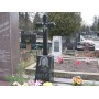 Небольшой черный гранитный крест