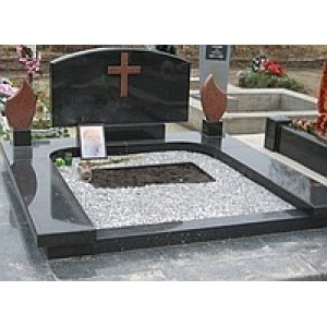 Комплекс на кладбище из гранита Байковое 22 Комплекс на кладбище из гранита Байковое 22