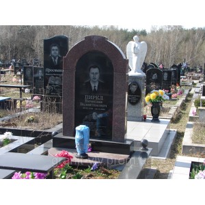 Памятник на кладбище комплекс kyp. Памятник на кладбище комплекс kyp.