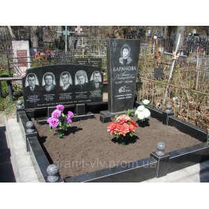 Комплекс на кладбище Киева